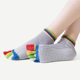 Случайные цветные нескользящие массажные носки с пятью для йога