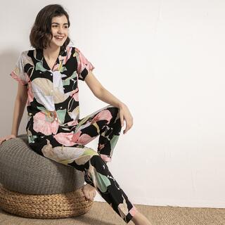 Пижама с пуговицами и цветочным принтом
