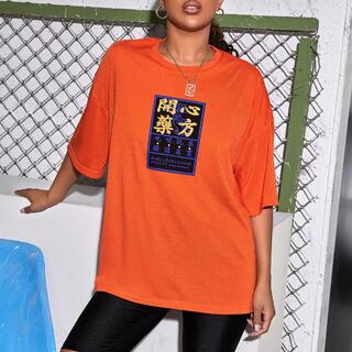 Неоновая оранжевая длинная футболка с текстовым принтом