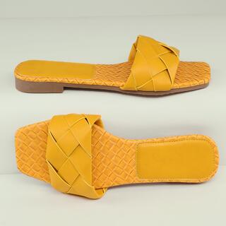 Квадратные плетеные сандалии