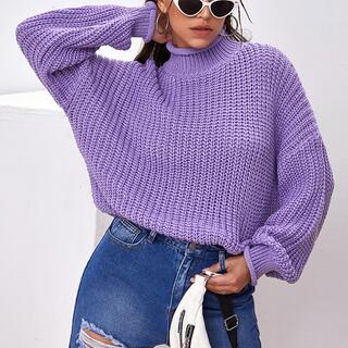 Трикотажный свитер со спущенным рукавом
