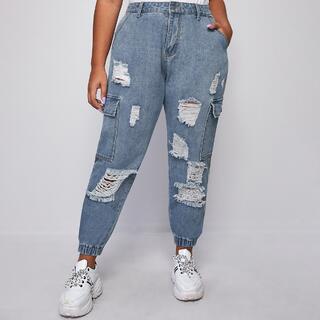 Рваные джинсы размера плюс с карманом и пуговицами