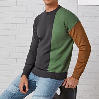 Мужской свитер с открытыми плечами и цветными блоками