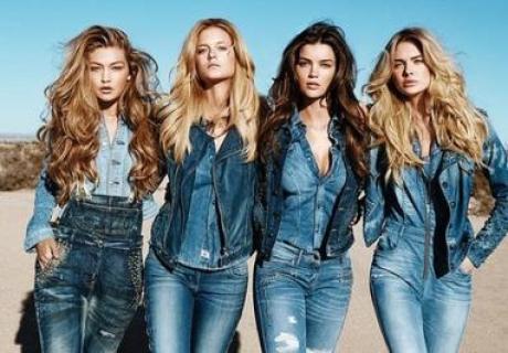 Джинсы - в модных трендах навсегда.